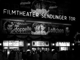 1950.12.22 Premiere _ Das Doppelte Lottchen, Aussenansicht